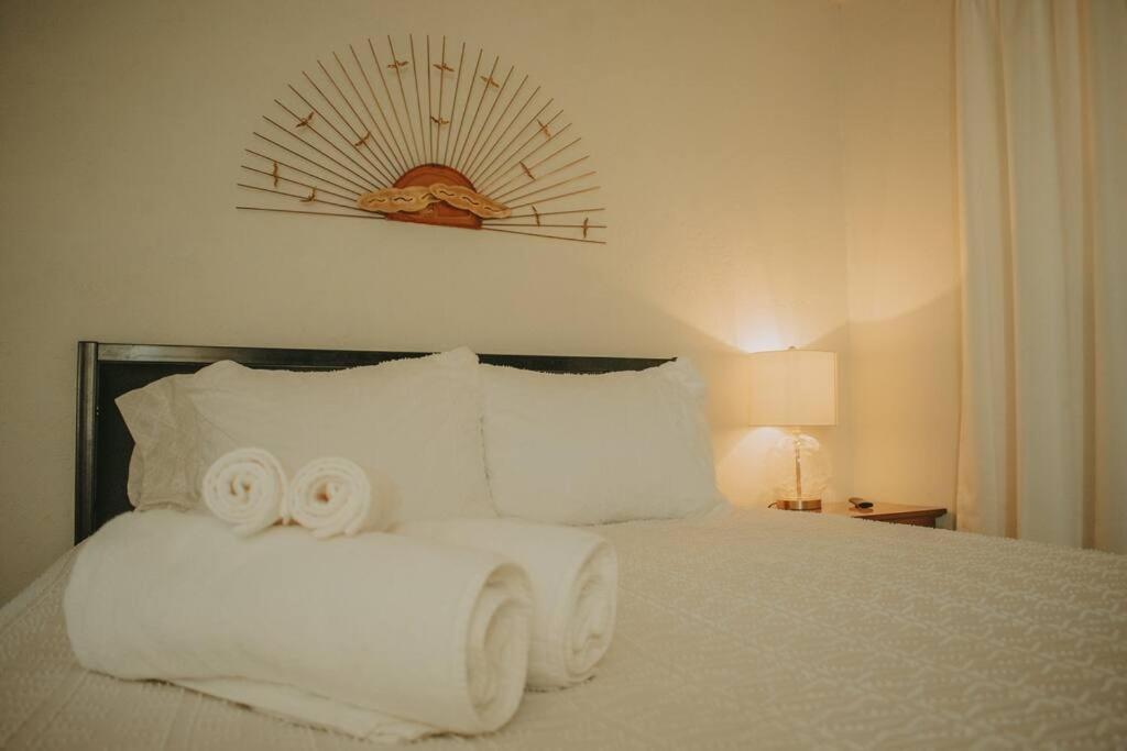 Casa Charleston-3Br-2Bath-Hot Tub-Pet Friendly-No Pet Fees! Villa Албукерке Екстериор снимка