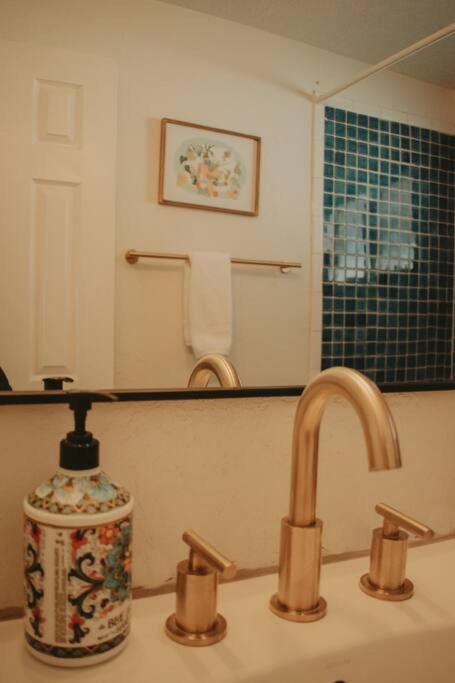Casa Charleston-3Br-2Bath-Hot Tub-Pet Friendly-No Pet Fees! Villa Албукерке Екстериор снимка