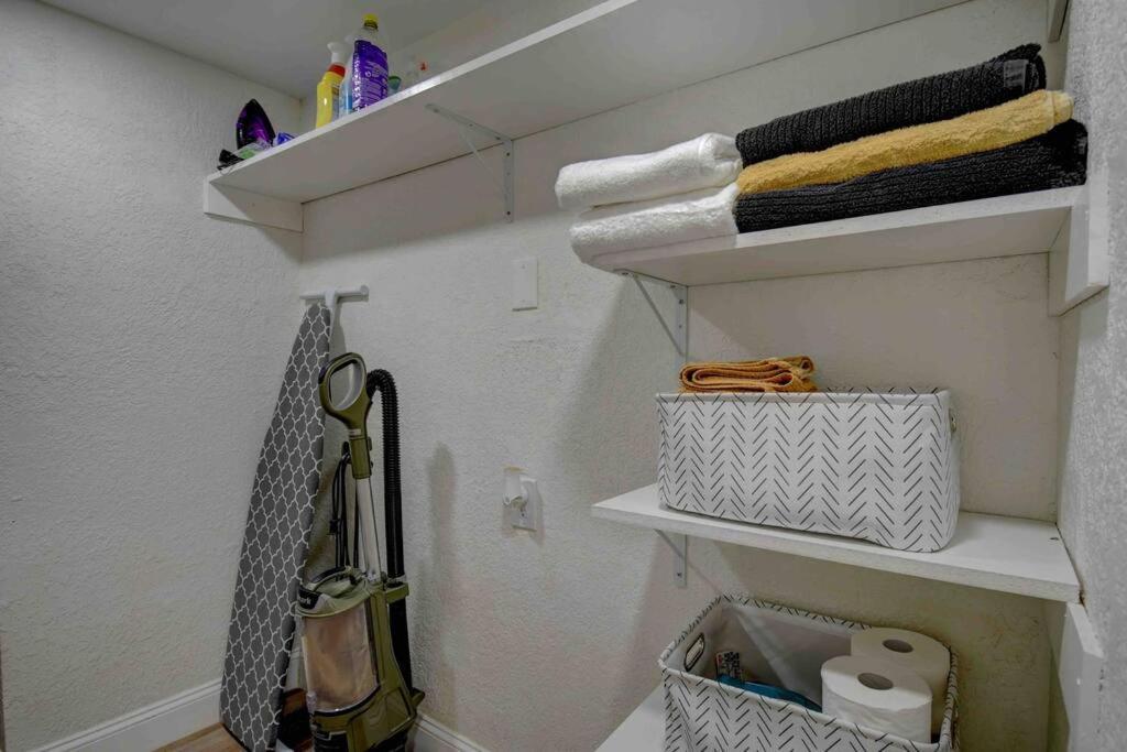 Casa Charleston-3Br-2Bath-Hot Tub-Pet Friendly-No Pet Fees! Villa Албукерке Екстериор снимка
