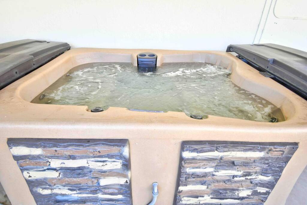 Casa Charleston-3Br-2Bath-Hot Tub-Pet Friendly-No Pet Fees! Villa Албукерке Екстериор снимка