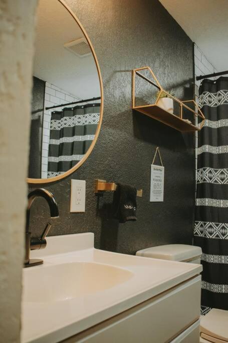 Casa Charleston-3Br-2Bath-Hot Tub-Pet Friendly-No Pet Fees! Villa Албукерке Екстериор снимка