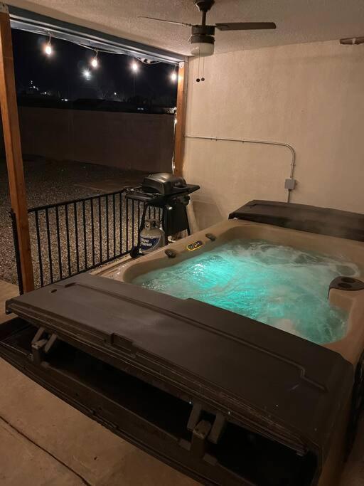 Casa Charleston-3Br-2Bath-Hot Tub-Pet Friendly-No Pet Fees! Villa Албукерке Екстериор снимка