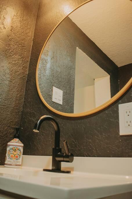 Casa Charleston-3Br-2Bath-Hot Tub-Pet Friendly-No Pet Fees! Villa Албукерке Екстериор снимка
