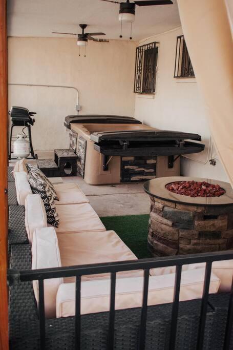 Casa Charleston-3Br-2Bath-Hot Tub-Pet Friendly-No Pet Fees! Villa Албукерке Екстериор снимка