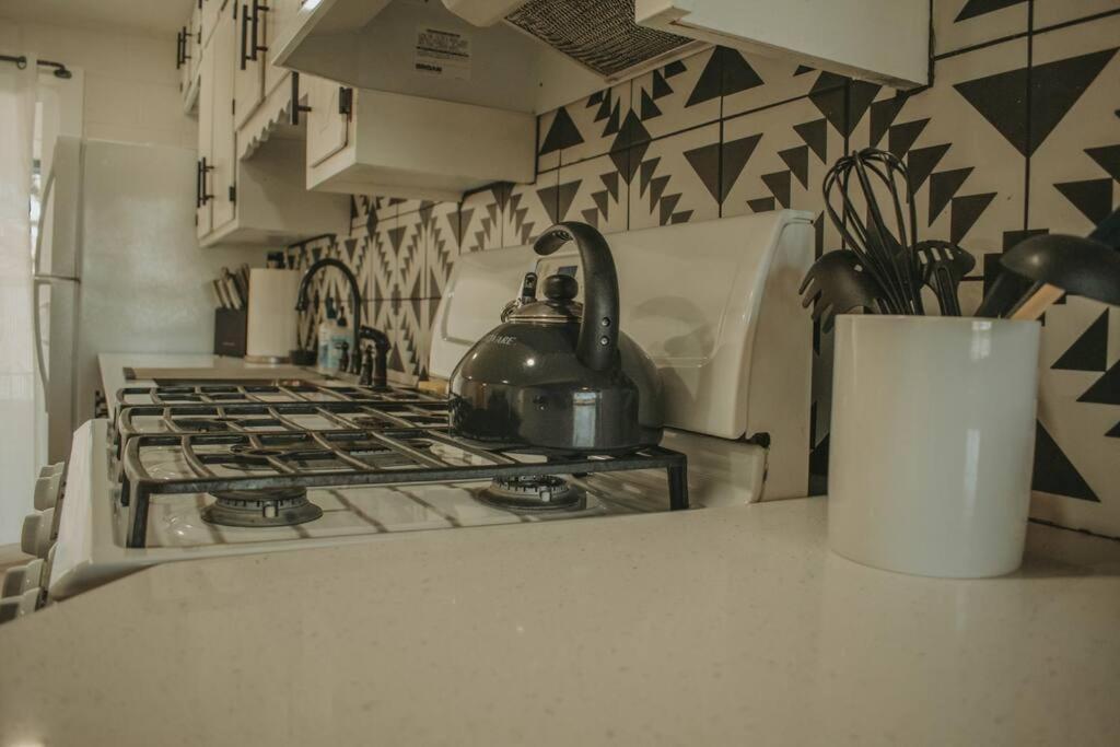 Casa Charleston-3Br-2Bath-Hot Tub-Pet Friendly-No Pet Fees! Villa Албукерке Екстериор снимка