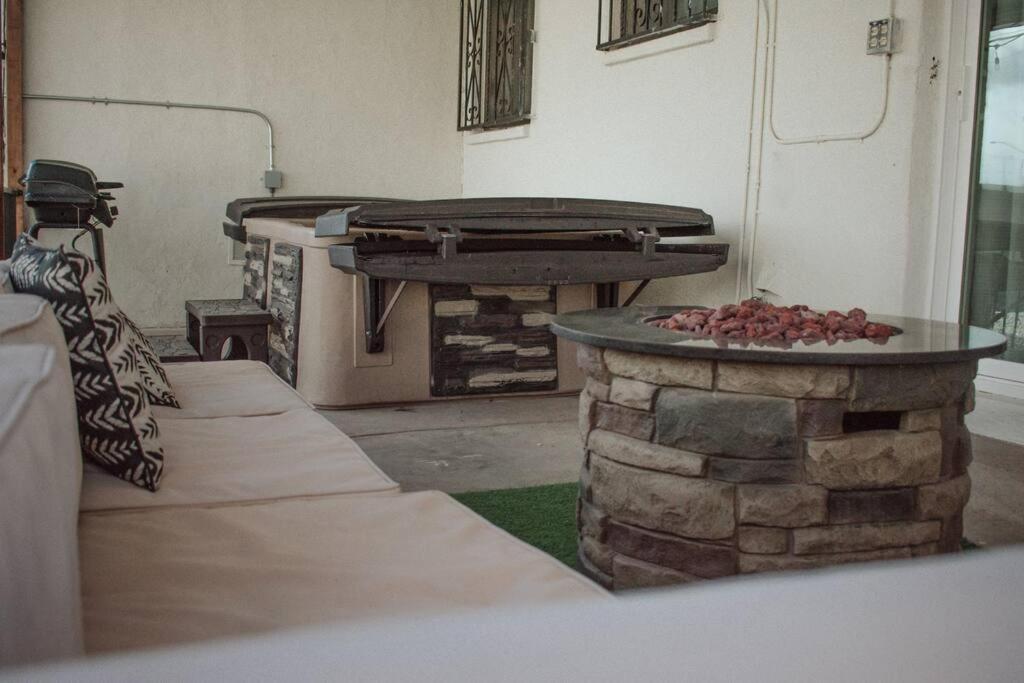 Casa Charleston-3Br-2Bath-Hot Tub-Pet Friendly-No Pet Fees! Villa Албукерке Екстериор снимка