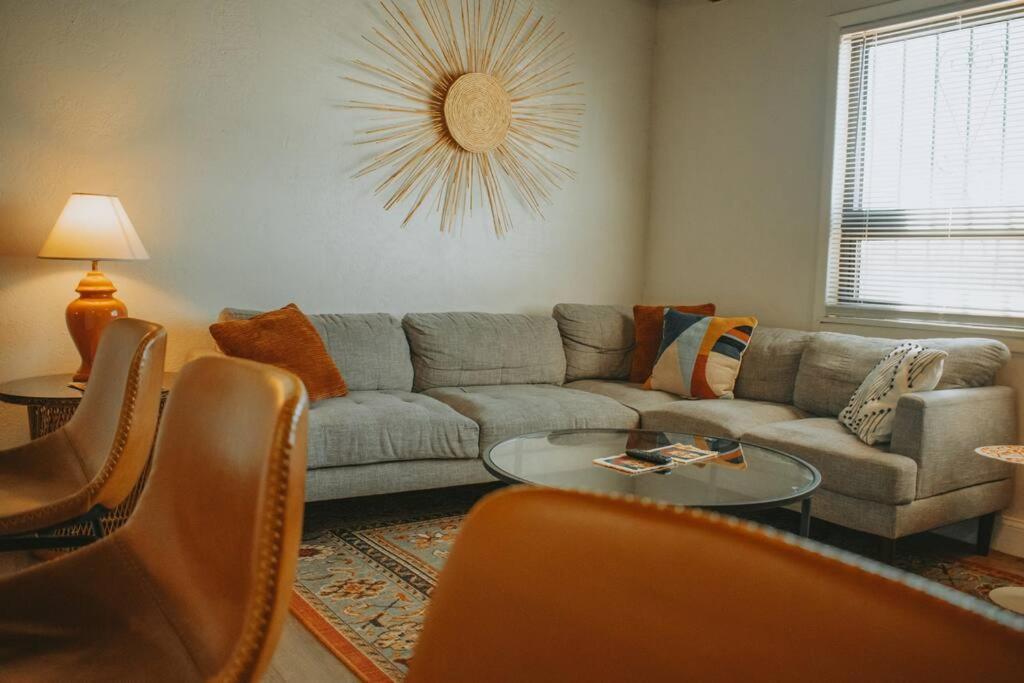 Casa Charleston-3Br-2Bath-Hot Tub-Pet Friendly-No Pet Fees! Villa Албукерке Екстериор снимка