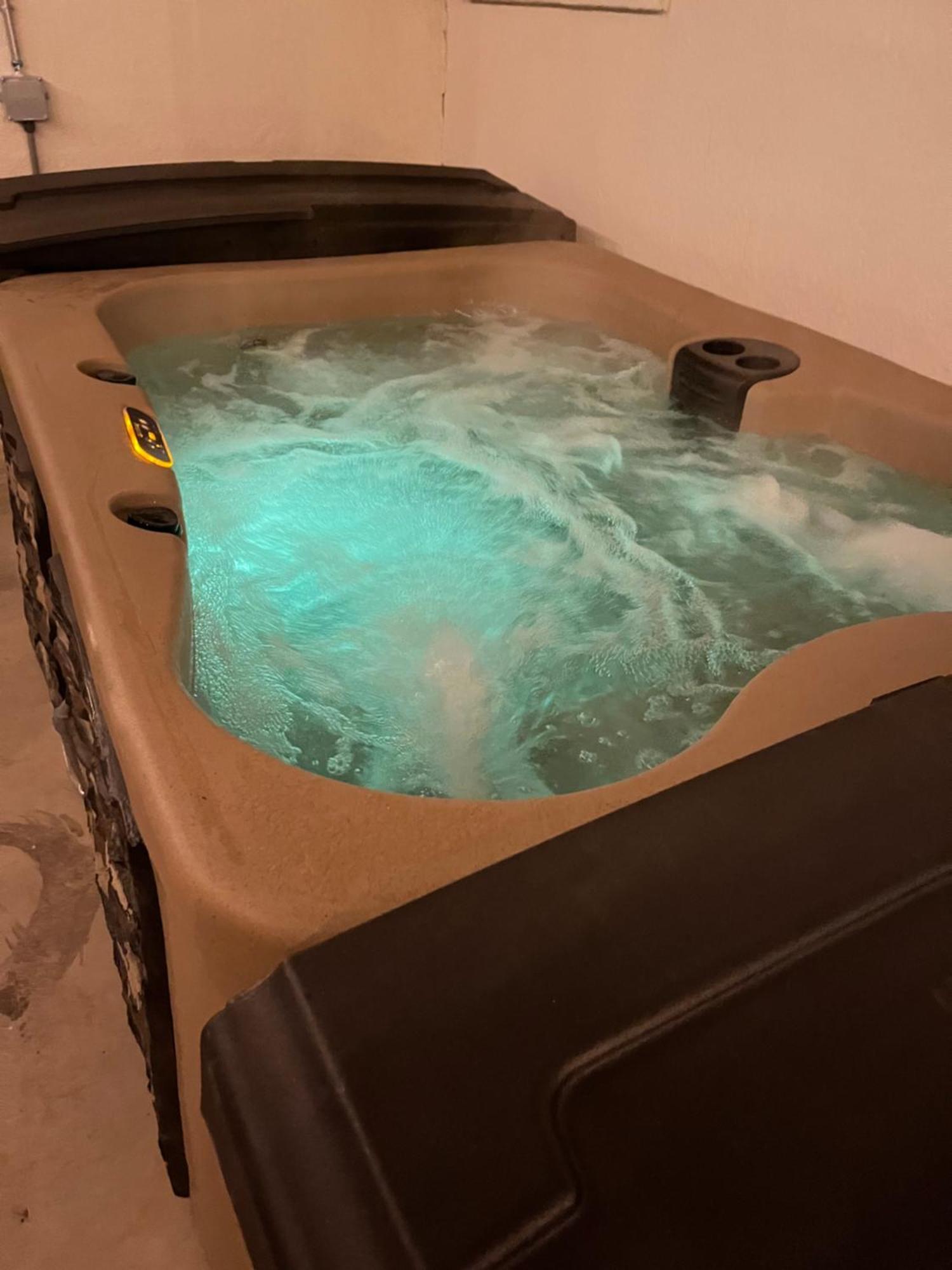 Casa Charleston-3Br-2Bath-Hot Tub-Pet Friendly-No Pet Fees! Villa Албукерке Екстериор снимка